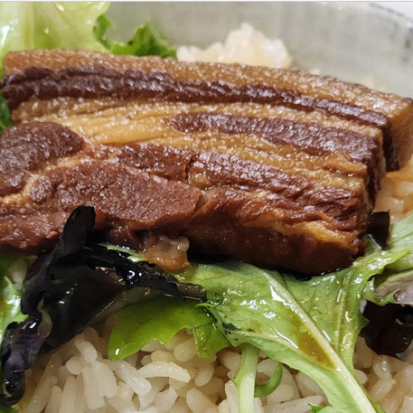 Panceta de cerdo marinada con miel y soja